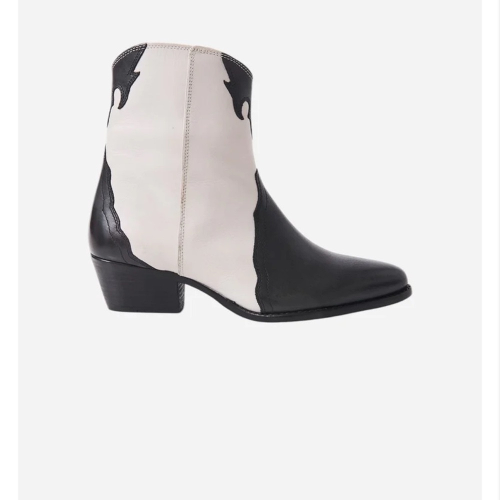 Free People Shoes New Frontier Western Boot in
Arctic Fox Combo - Picture 11 of 13
